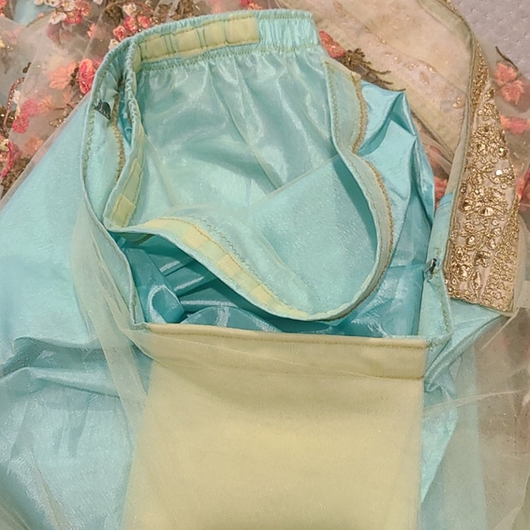 Women's Floral Embroidered Pleated Saree & Blouse - Picture 12 of 14